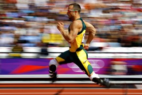 杜兰特重要时刻表现优异，RNG带队取胜！全场沸腾不已